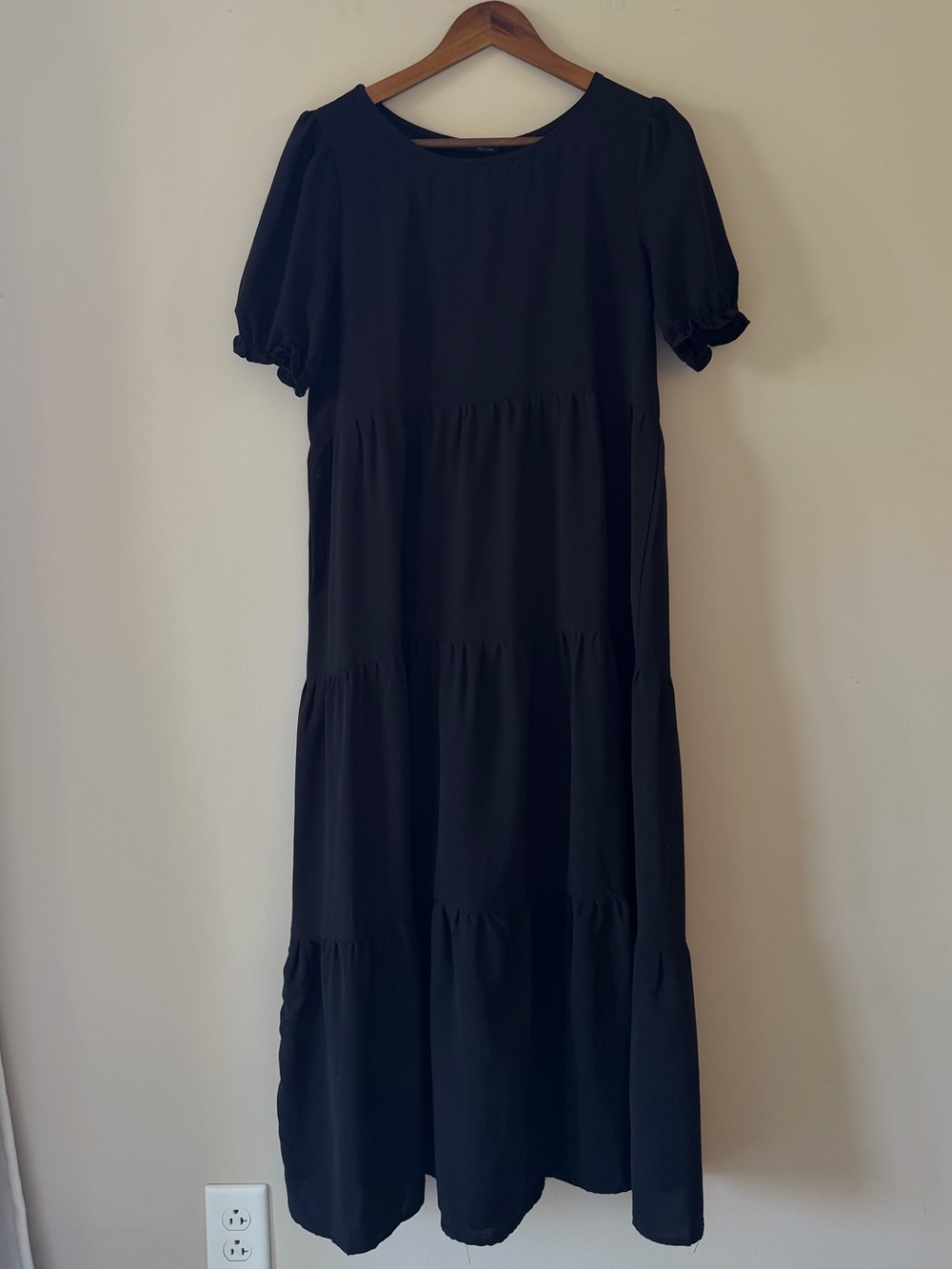 SHEIN Black Tiered Maxi Dress with Puff Sleeves Size Small